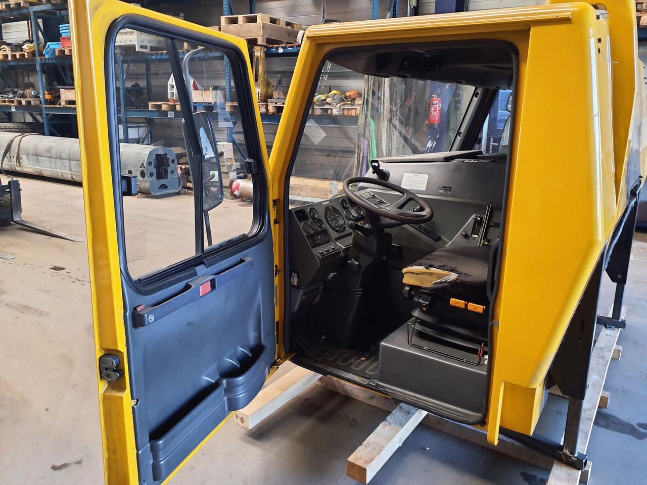Grove GMK 3050 driver cabine complete 03036403 - Cabina para Autogrúa: foto 5 Grove GMK 3050 driver cabine complete 03036403 - Cabina para Autogrúa: foto 5