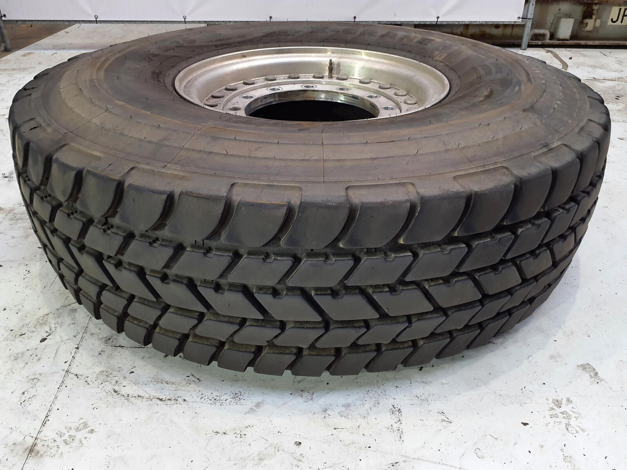 Grove Wheel 445/95R25 12 9 2p alu - Rueda completa para Grúa: foto 1 Grove Wheel 445/95R25 12 9 2p alu - Rueda completa para Grúa: foto 1