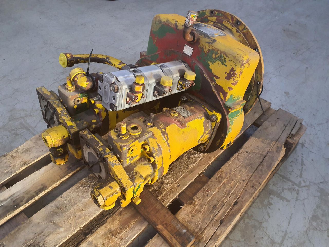 Krupp 70 GMT distributor gear box with pump set LVP162/3 1985 - Bomba hidráulica para Autogrúa: foto 2 Krupp 70 GMT distributor gear box with pump set LVP162/3 1985 - Bomba hidráulica para Autogrúa: foto 2