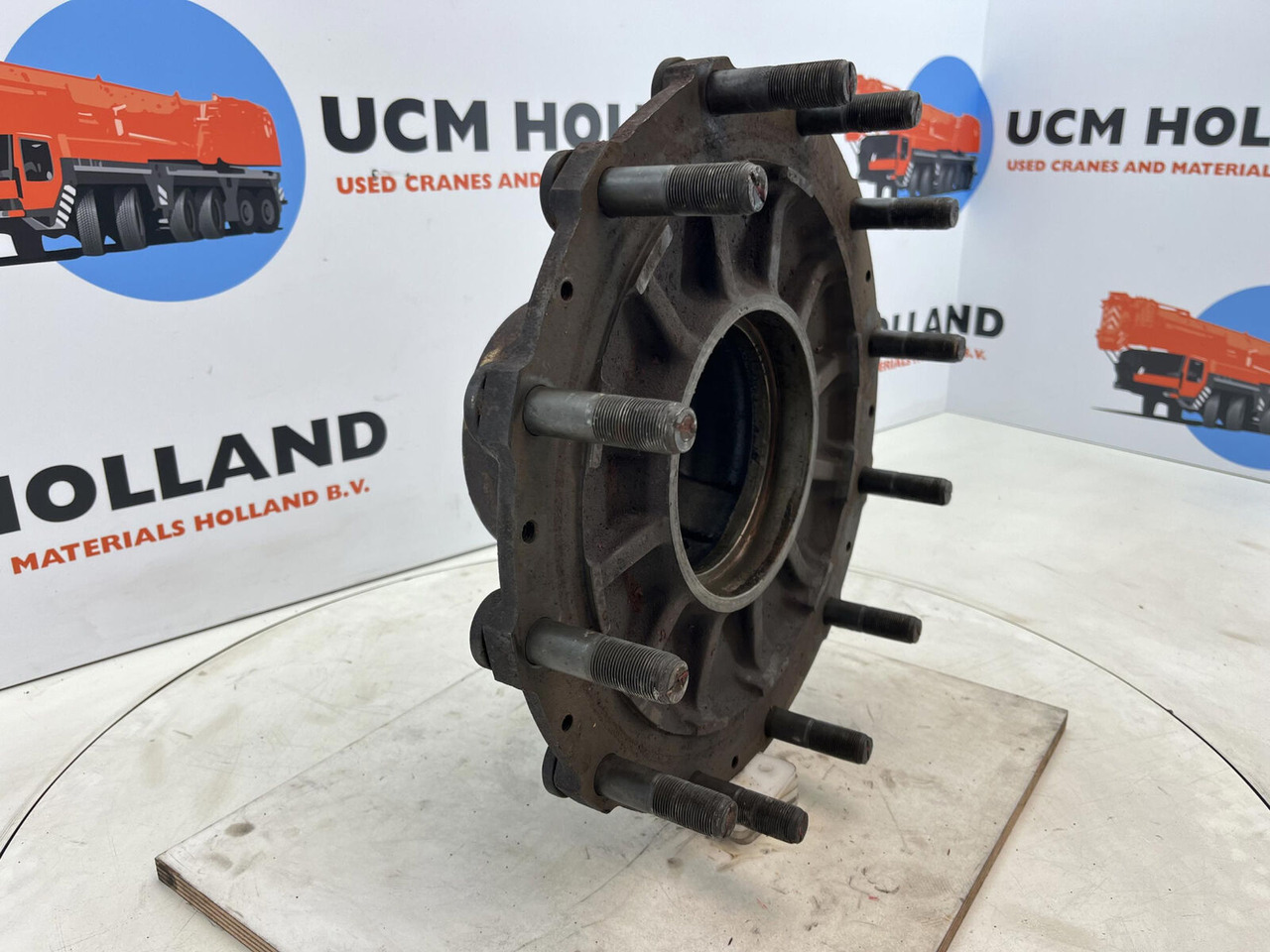 Krupp KMK 3045 Megatrak wheel hub - Cubo para Grúa: foto 2 Krupp KMK 3045 Megatrak wheel hub - Cubo para Grúa: foto 2