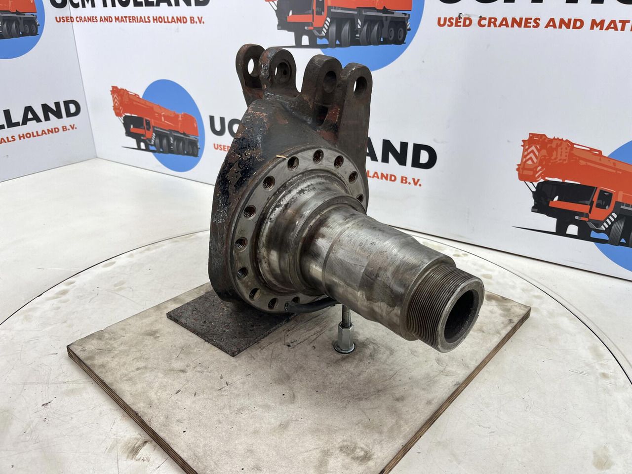 Krupp KMK 3045 Steering knuckle 16 holes 71.7264.3 - Mangueta para Autogrúa: foto 3 Krupp KMK 3045 Steering knuckle 16 holes 71.7264.3 - Mangueta para Autogrúa: foto 3