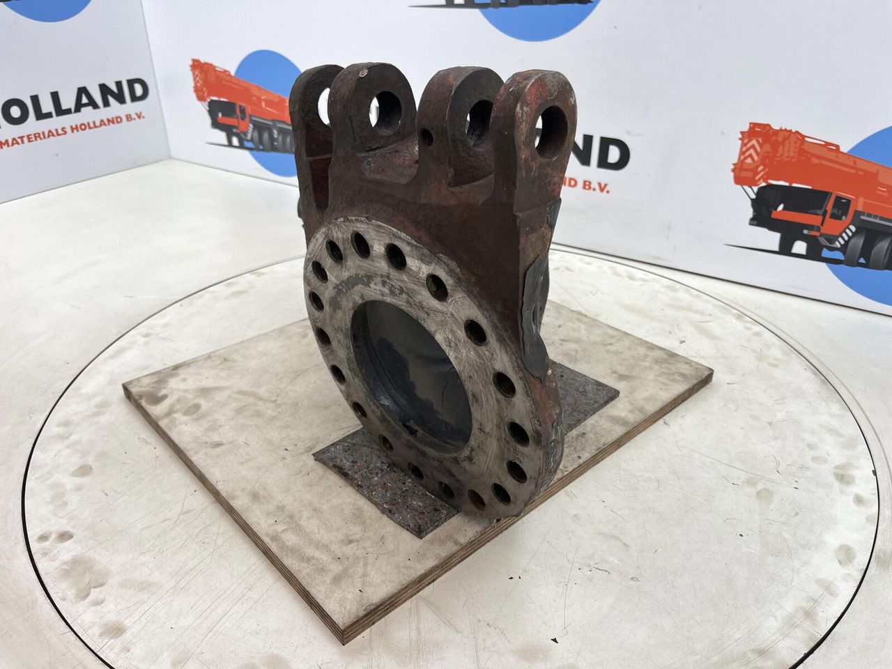 Krupp KMK 3045 Steering knuckle 16 holes 71.7264.3 - Mangueta para Autogrúa: foto 4 Krupp KMK 3045 Steering knuckle 16 holes 71.7264.3 - Mangueta para Autogrúa: foto 4