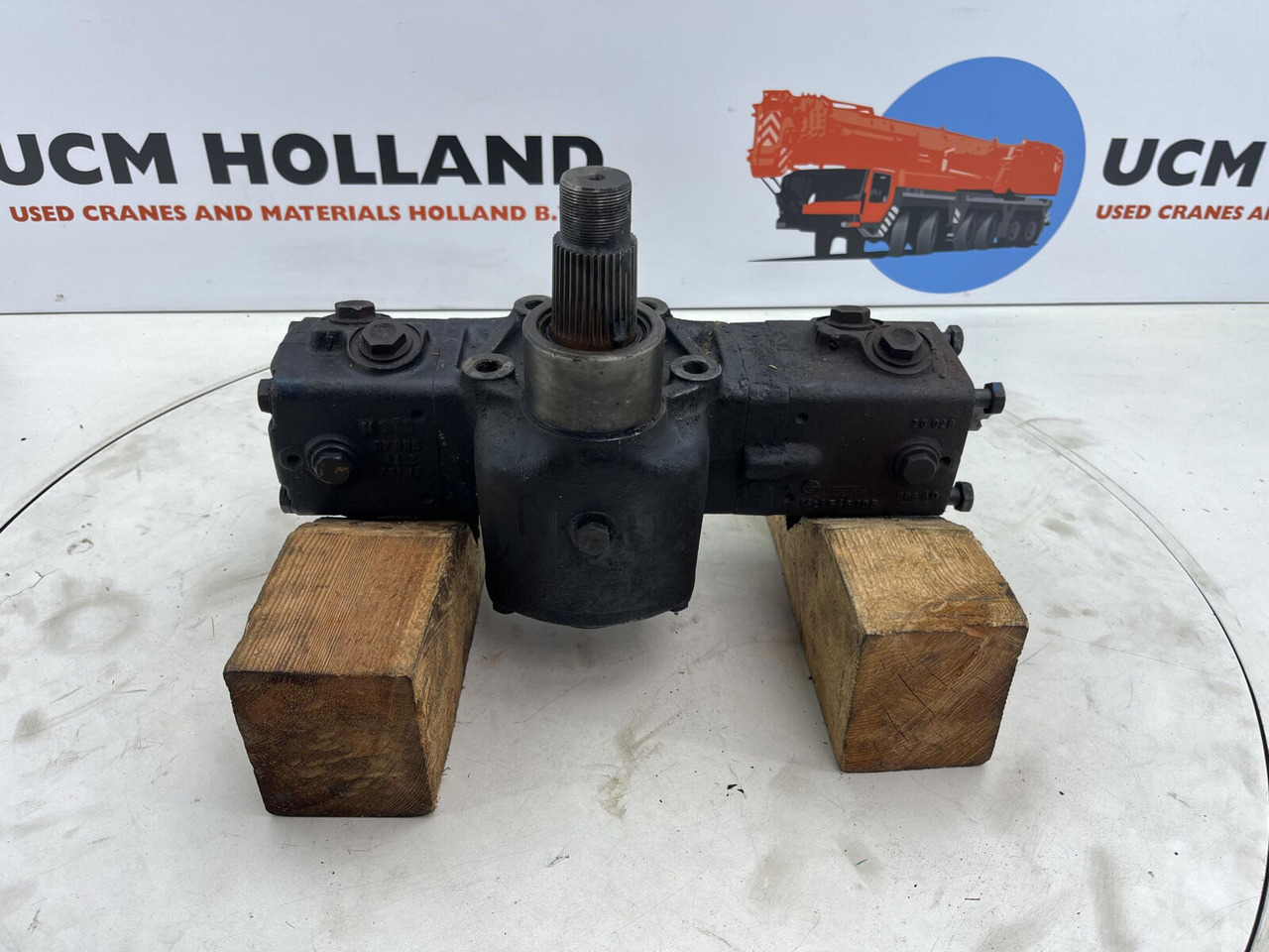 Krupp KMK 4070 steering box only for parts - Caja de dirección para Autogrúa: foto 3 Krupp KMK 4070 steering box only for parts - Caja de dirección para Autogrúa: foto 3