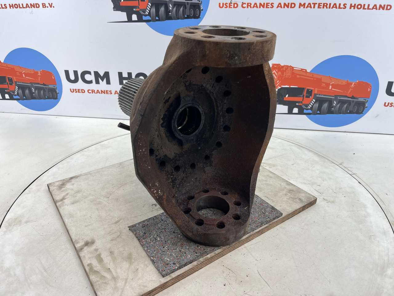 Krupp KMK 5100 Steering knuckle 16 holes axle 1 - Mangueta para Autogrúa: foto 4 Krupp KMK 5100 Steering knuckle 16 holes axle 1 - Mangueta para Autogrúa: foto 4
