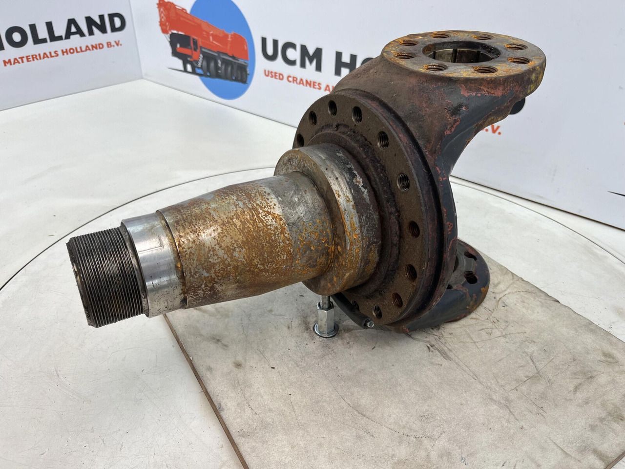 Liebherr LT 1090 Steering knuckle 16 holes - Mangueta para Autogrúa: foto 1 Liebherr LT 1090 Steering knuckle 16 holes - Mangueta para Autogrúa: foto 1