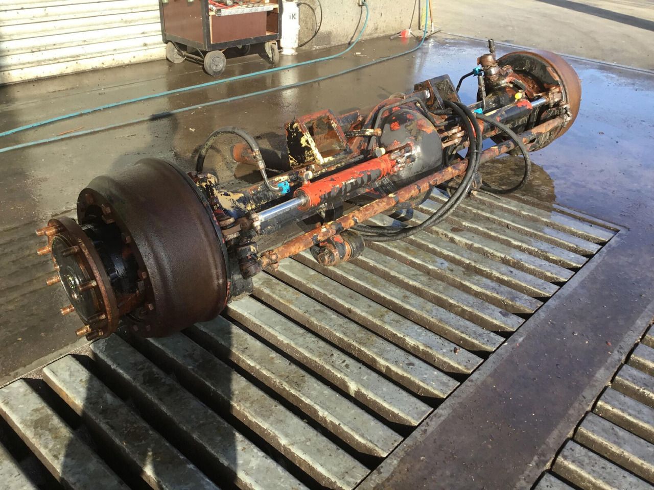 Liebherr LT 1160 axle 1 81.1208.3C - Eje y piezas para Autogrúa: foto 2 Liebherr LT 1160 axle 1 81.1208.3C - Eje y piezas para Autogrúa: foto 2