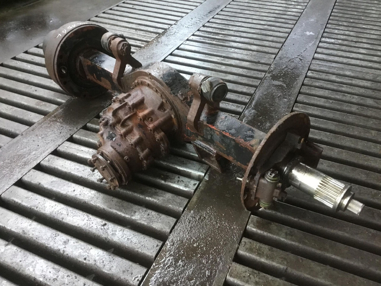 Liebherr LT 1160 axle 6 - Eje y piezas para Autogrúa: foto 4 Liebherr LT 1160 axle 6 - Eje y piezas para Autogrúa: foto 4