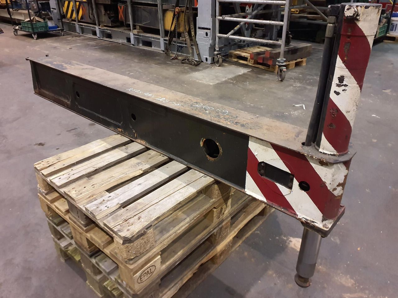 Liebherr LTM 1025 sliding beam complete 927999608, 927232208, 927085008, 512328108, 512335908, 512328208 - Suspensión para Autogrúa: foto 1 Liebherr LTM 1025 sliding beam complete 927999608, 927232208, 927085008, 512328108, 512335908, 512328208 - Suspensión para Autogrúa: foto 1