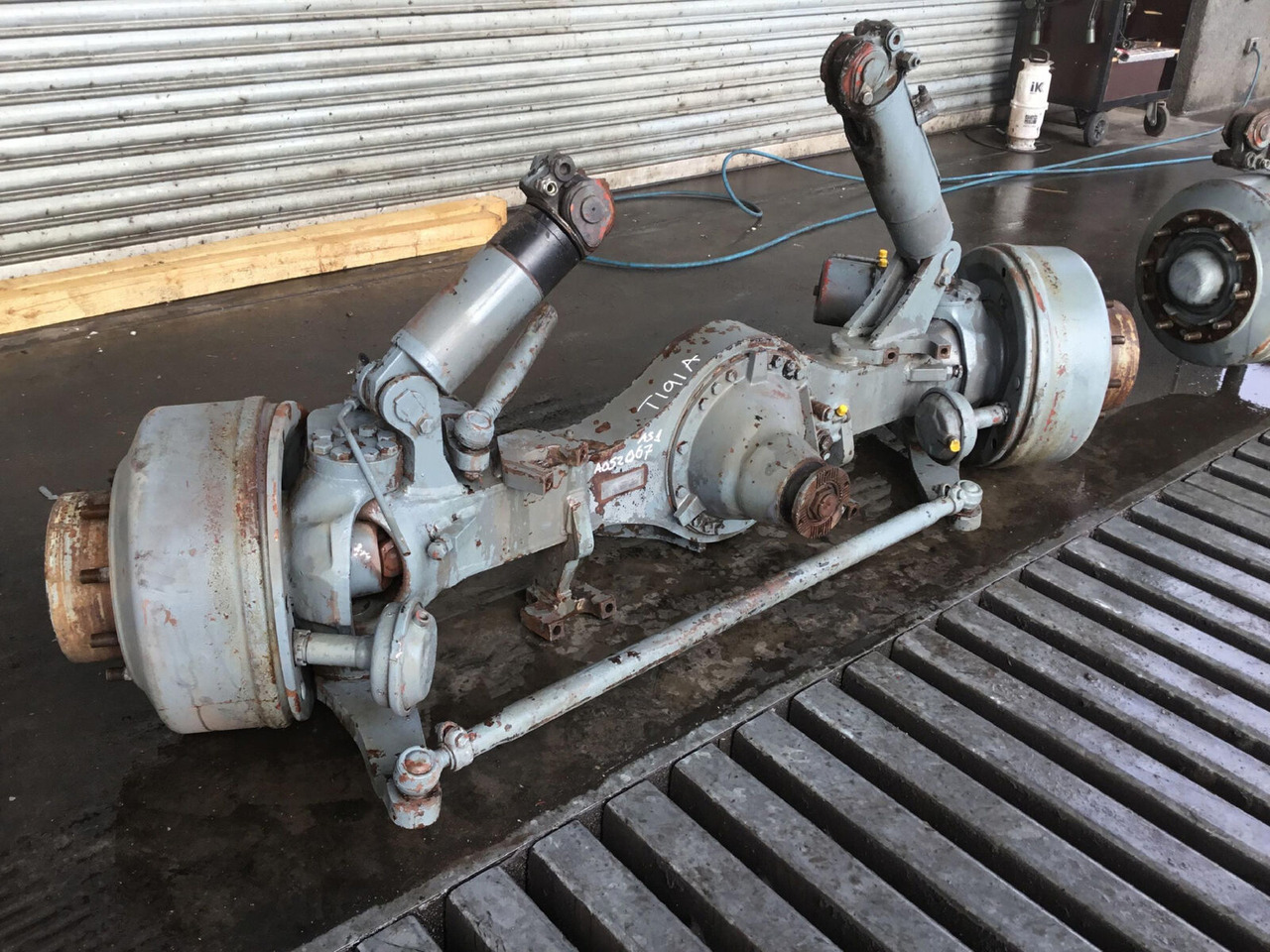 Liebherr LTM 1050-1 axle 1 - Eje y piezas para Autogrúa: foto 1 Liebherr LTM 1050-1 axle 1 - Eje y piezas para Autogrúa: foto 1