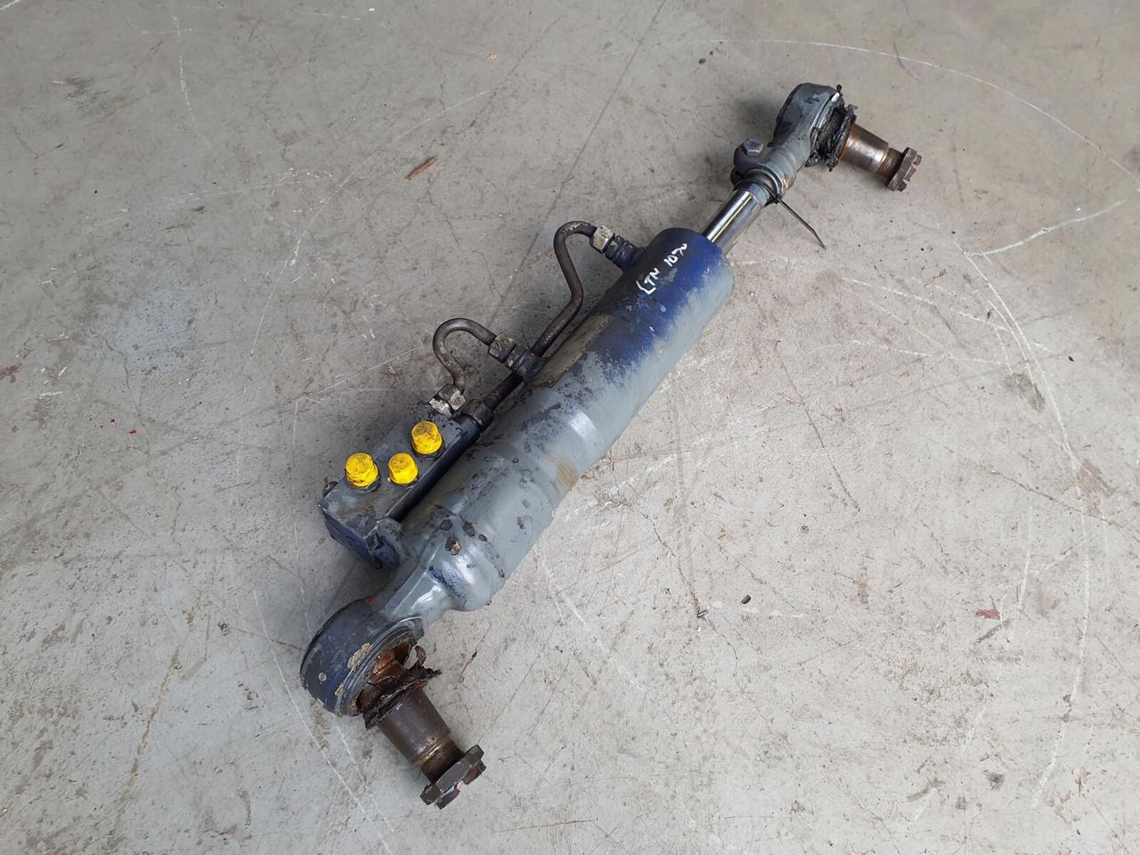 Liebherr LTM 1070-4.2 steering centering cylinder 512393008 - Cilindro hidráulico para Autogrúa: foto 4 Liebherr LTM 1070-4.2 steering centering cylinder 512393008 - Cilindro hidráulico para Autogrúa: foto 4
