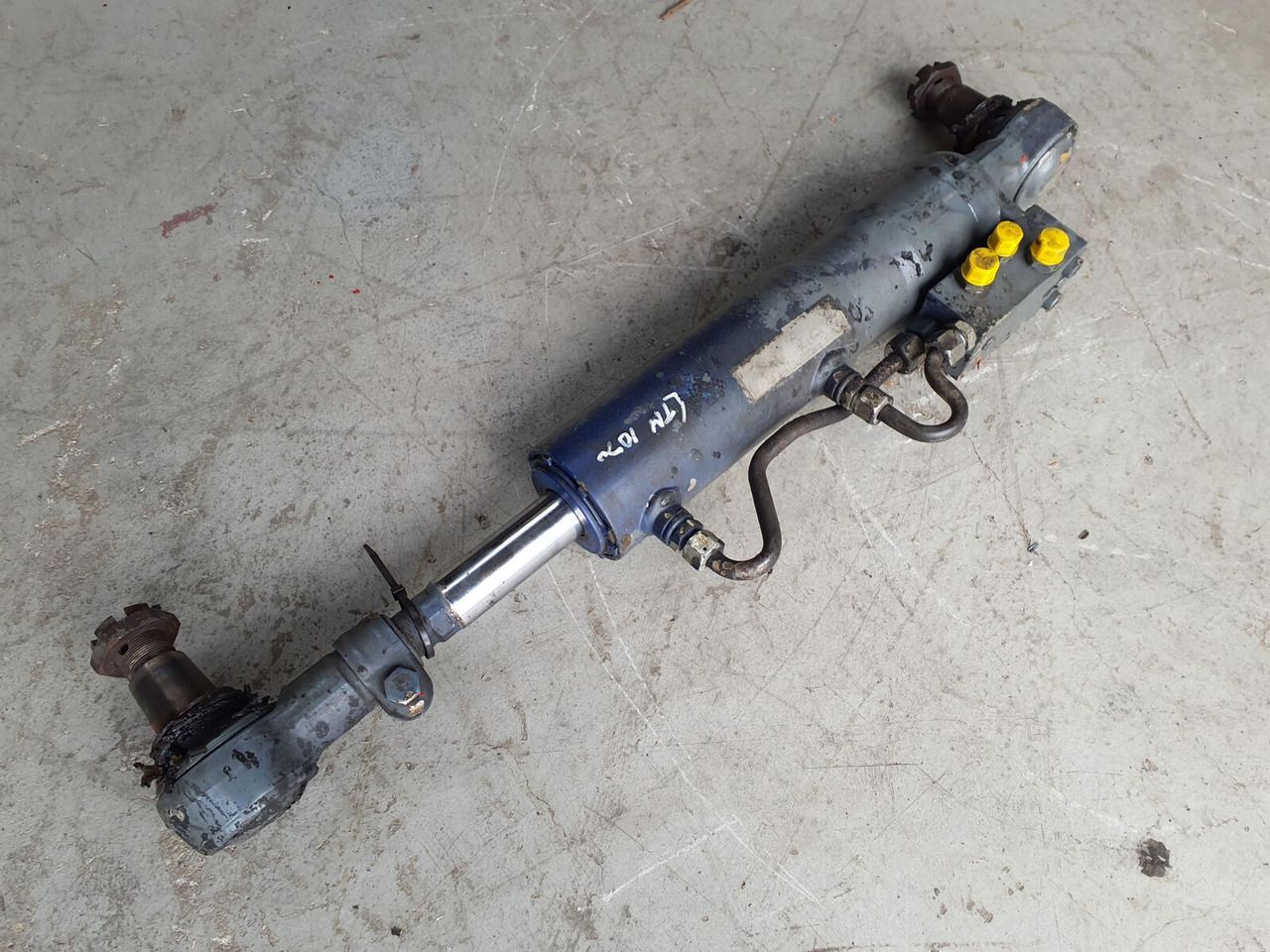 Liebherr LTM 1070-4.2 steering centering cylinder 512393008 - Cilindro hidráulico para Autogrúa: foto 2 Liebherr LTM 1070-4.2 steering centering cylinder 512393008 - Cilindro hidráulico para Autogrúa: foto 2