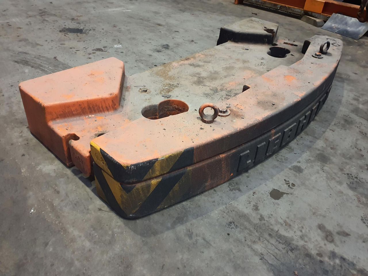 Liebherr LTM 1080-1 counterweight 5.8 ton 388301708 - Contrapeso para Autogrúa: foto 2 Liebherr LTM 1080-1 counterweight 5.8 ton 388301708 - Contrapeso para Autogrúa: foto 2