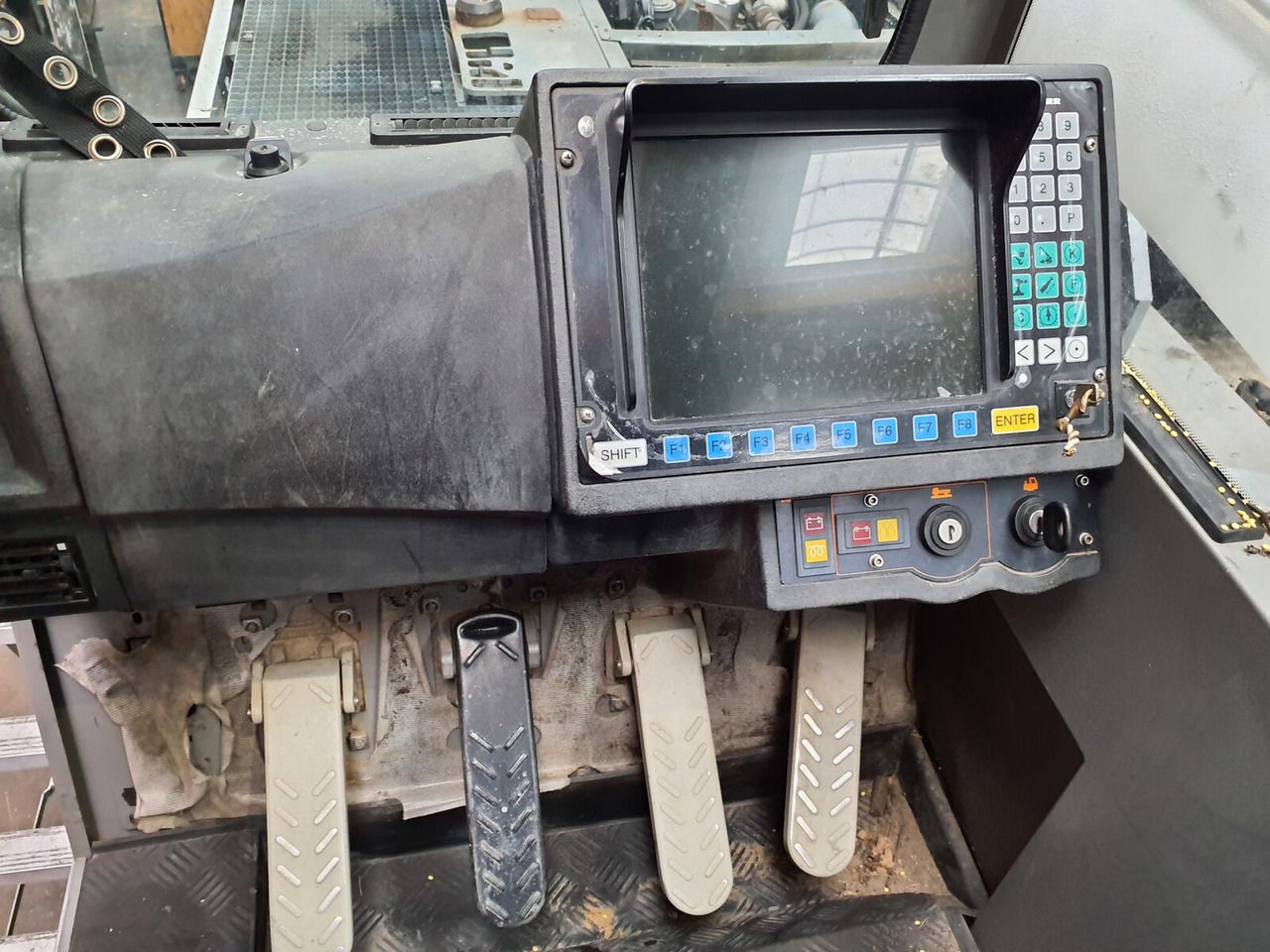 Liebherr LTM 1100-4.1 upper cabin 910570908 , 910751308 - Cabina para Autogrúa: foto 4 Liebherr LTM 1100-4.1 upper cabin 910570908 , 910751308 - Cabina para Autogrúa: foto 4