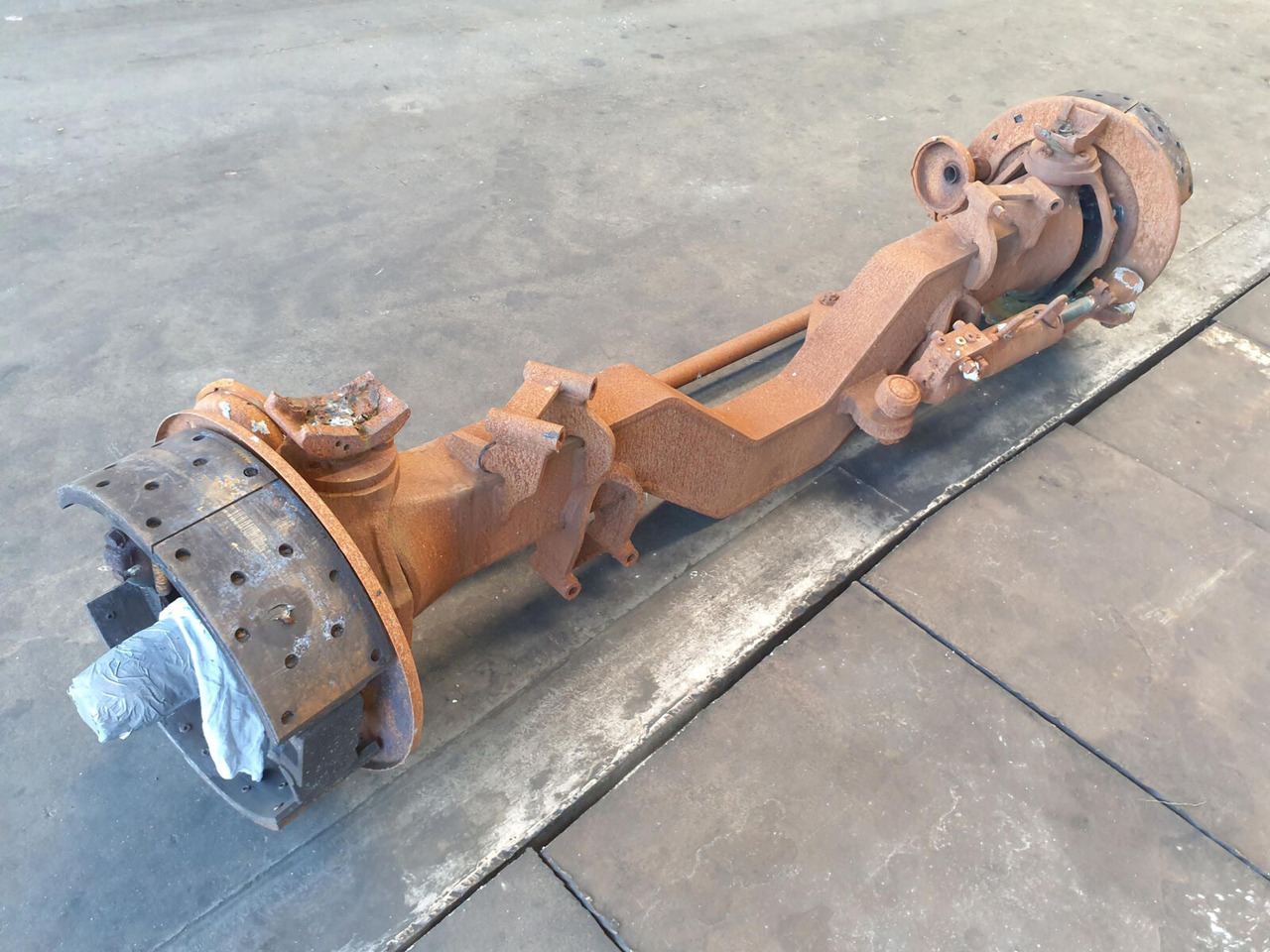 Liebherr LTM 1100-5.2 axle 3 - Eje y piezas para Autogrúa: foto 3 Liebherr LTM 1100-5.2 axle 3 - Eje y piezas para Autogrúa: foto 3