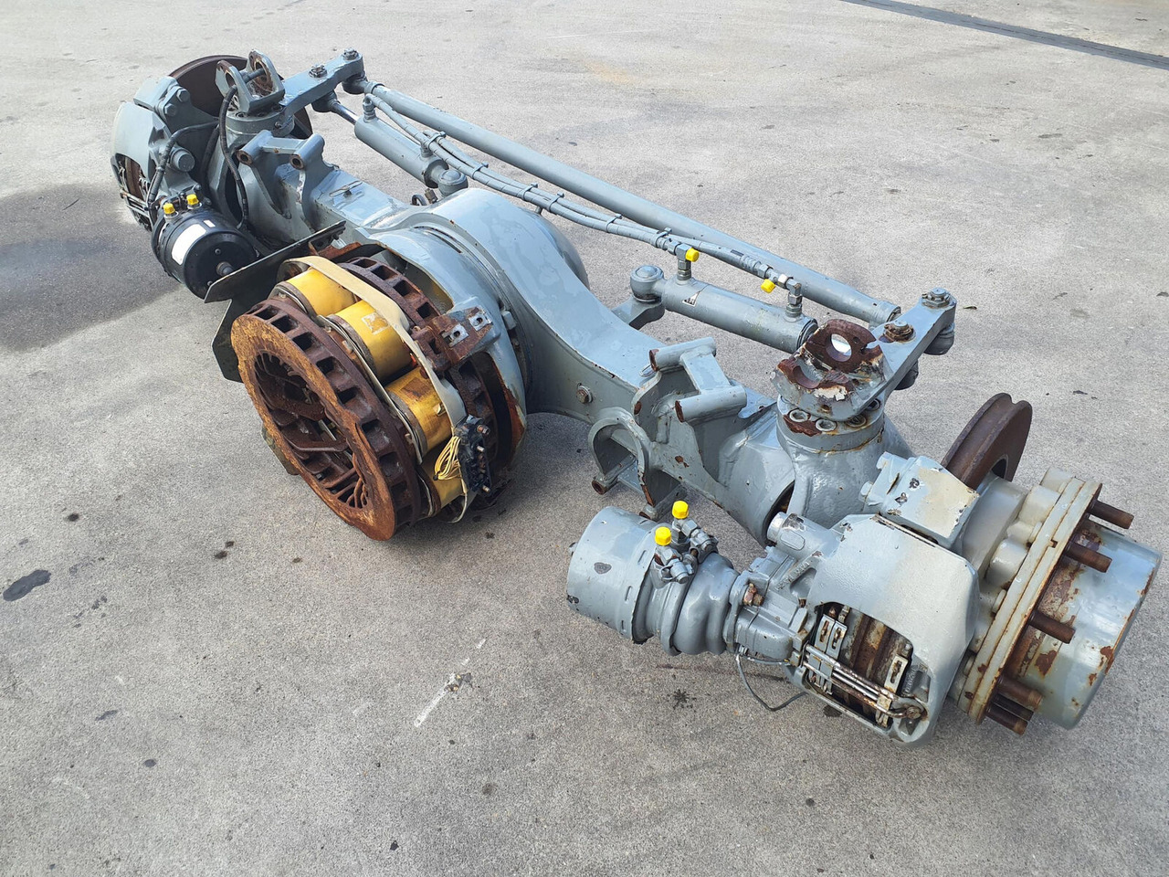 Liebherr LTM 1130-5.1 axle 5 - Eje y piezas para Autogrúa: foto 1 Liebherr LTM 1130-5.1 axle 5 - Eje y piezas para Autogrúa: foto 1