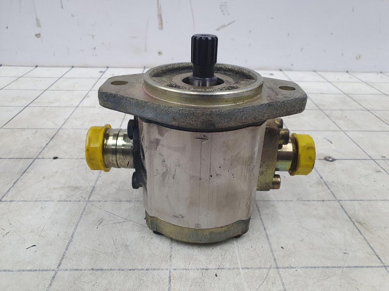 Liebherr LTM 1250-6.1 gear pump 512138308 - Bomba hidráulica para Autogrúa: foto 2 Liebherr LTM 1250-6.1 gear pump 512138308 - Bomba hidráulica para Autogrúa: foto 2