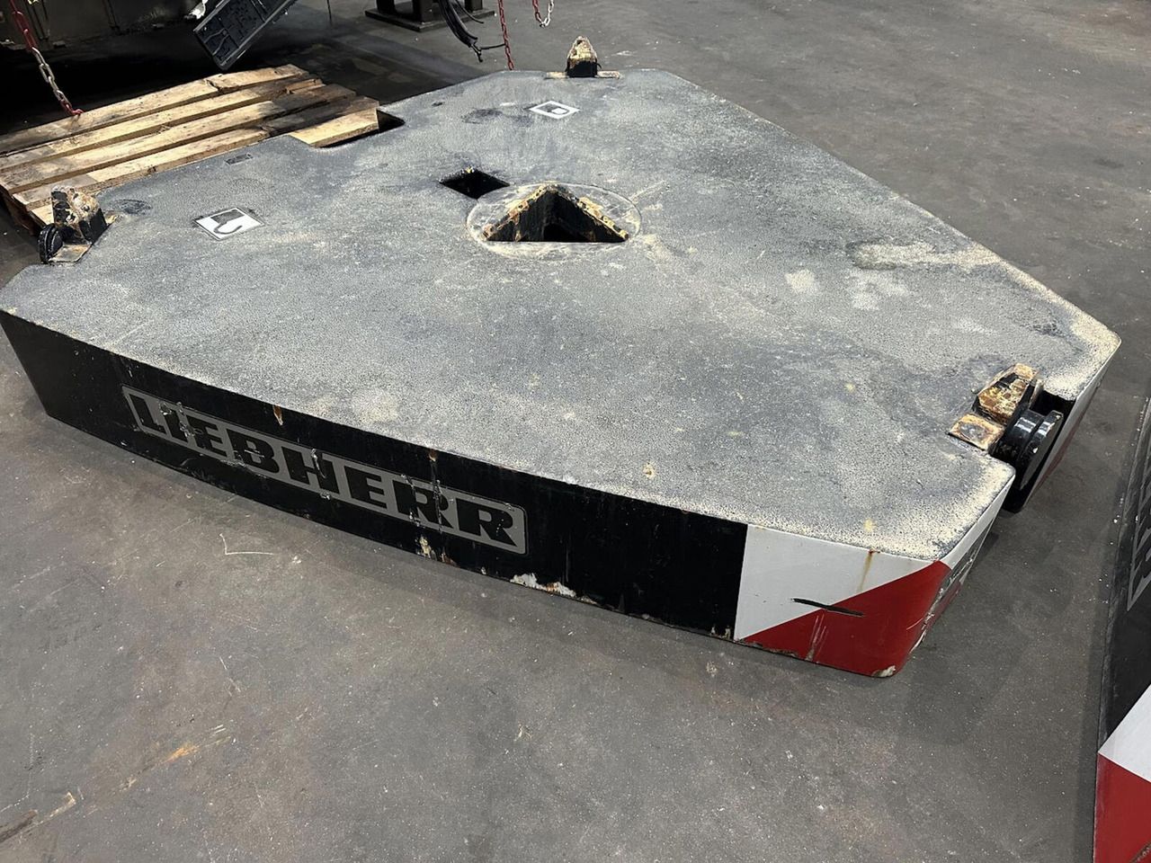 Liebherr LTM /LR counterweight 5T 973949408 - Contrapeso para Autogrúa: foto 1 Liebherr LTM /LR counterweight 5T 973949408 - Contrapeso para Autogrúa: foto 1