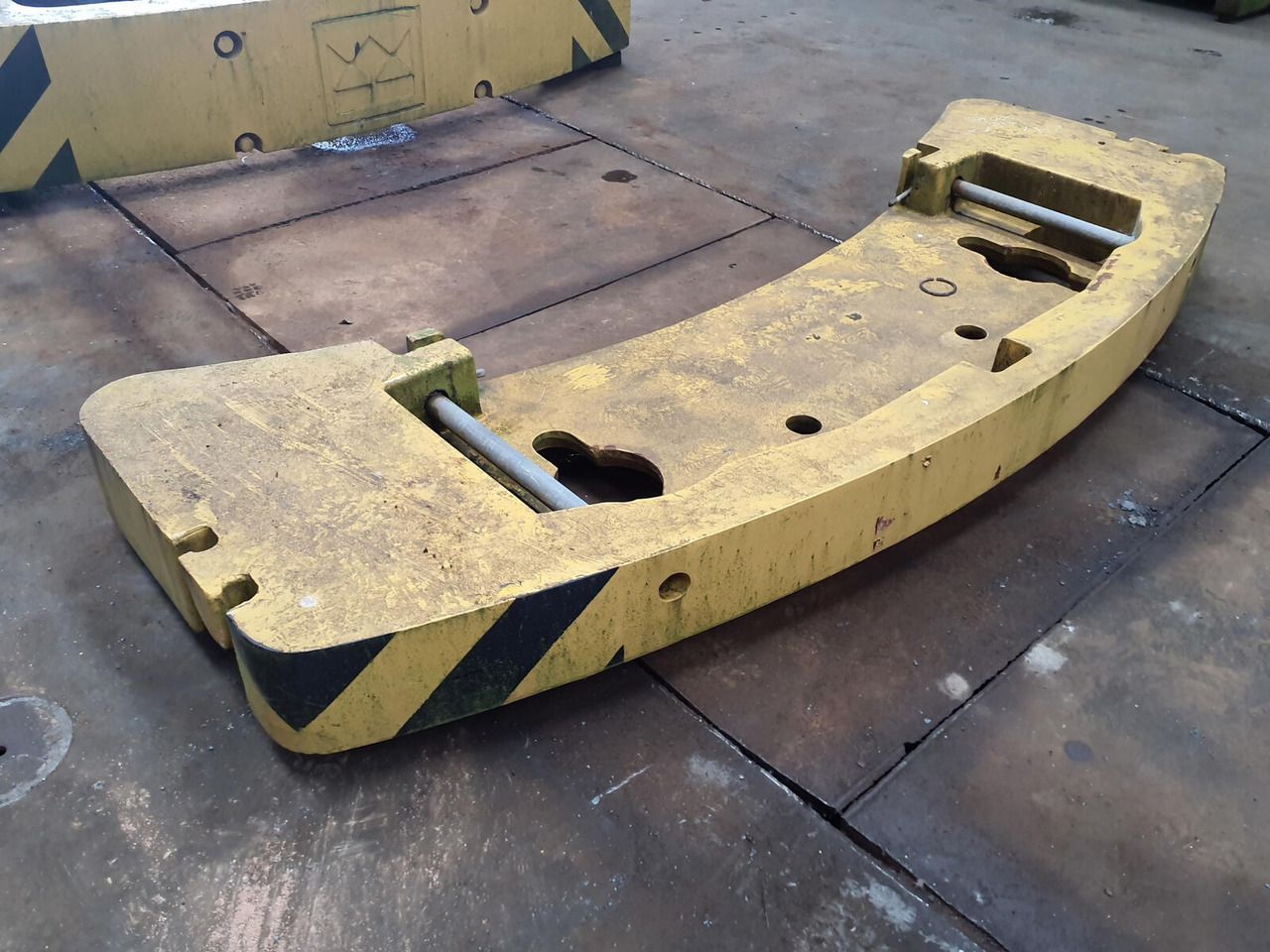 PPM ATT 400-3 counterweight 1.3 ton P9003823A - Contrapeso para Autogrúa: foto 1 PPM ATT 400-3 counterweight 1.3 ton P9003823A - Contrapeso para Autogrúa: foto 1