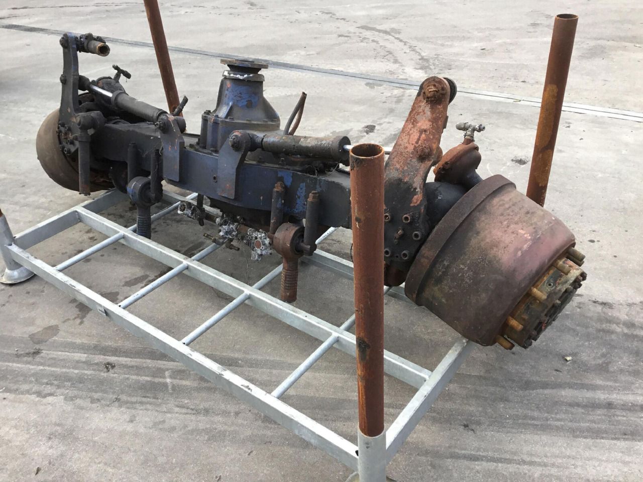 Spierings SK 377 axle 3 - Eje y piezas para Autogrúa: foto 1 Spierings SK 377 axle 3 - Eje y piezas para Autogrúa: foto 1