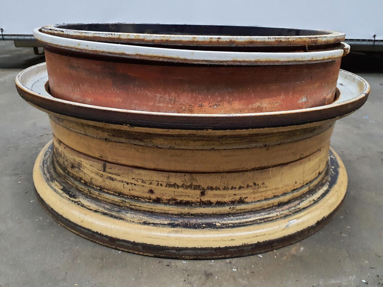 Terex Rim 385/95R25 10 5.5 3p - Llanta para Grúa: foto 3 Terex Rim 385/95R25 10 5.5 3p - Llanta para Grúa: foto 3