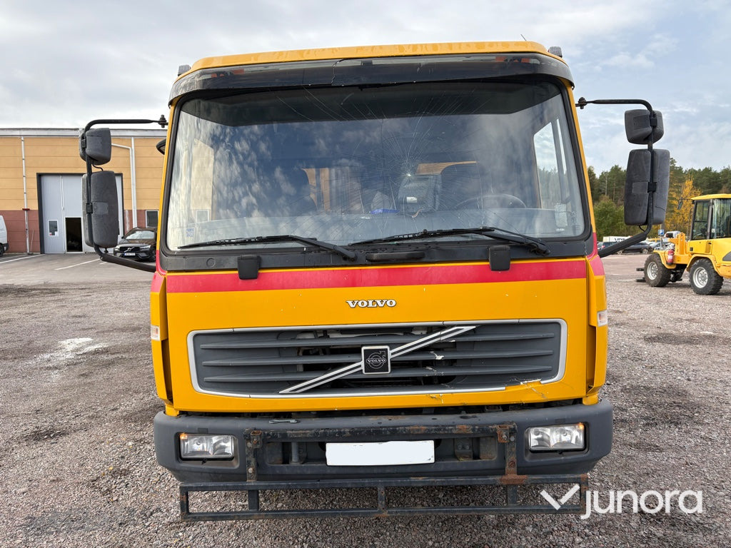 Lastbil - Volvo FL611 4X2 - Camión caja abierta: foto 2 Lastbil - Volvo FL611 4X2 - Camión caja abierta: foto 2