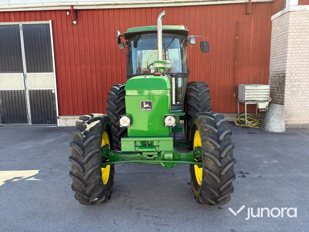 Traktor - John Deere, 3140 MFWD, 4WD - Otros: foto 2 Traktor - John Deere, 3140 MFWD, 4WD - Otros: foto 2