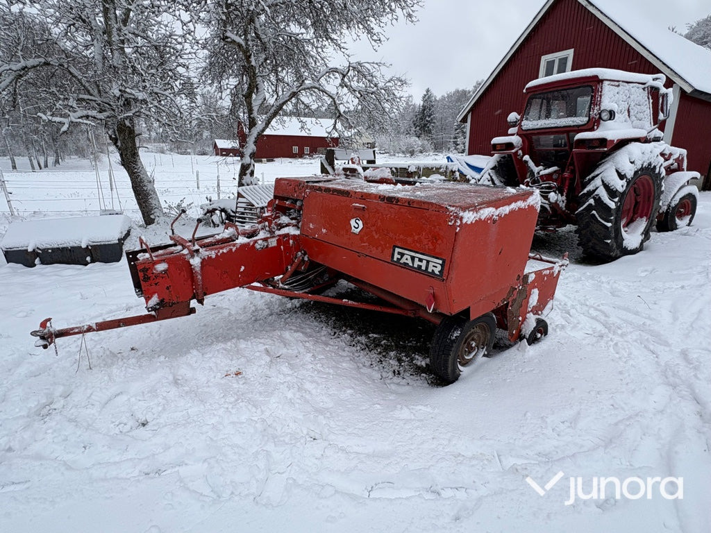 Småbalspress - Fahr, HD460 - Empacadora de pacas cuadradas: foto 1 Småbalspress - Fahr, HD460 - Empacadora de pacas cuadradas: foto 1