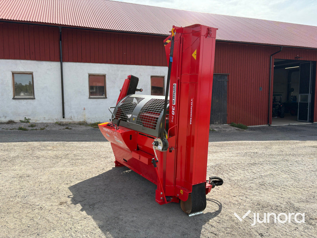 Vedmaskin Hakki Pilke 38 PRO PTO + Hydrauliskt uppläggningbord Hakki Pilke Hakkifeed 422 - Trituradora de madera: foto 2 Vedmaskin Hakki Pilke 38 PRO PTO + Hydrauliskt uppläggningbord Hakki Pilke Hakkifeed 422 - Trituradora de madera: foto 2