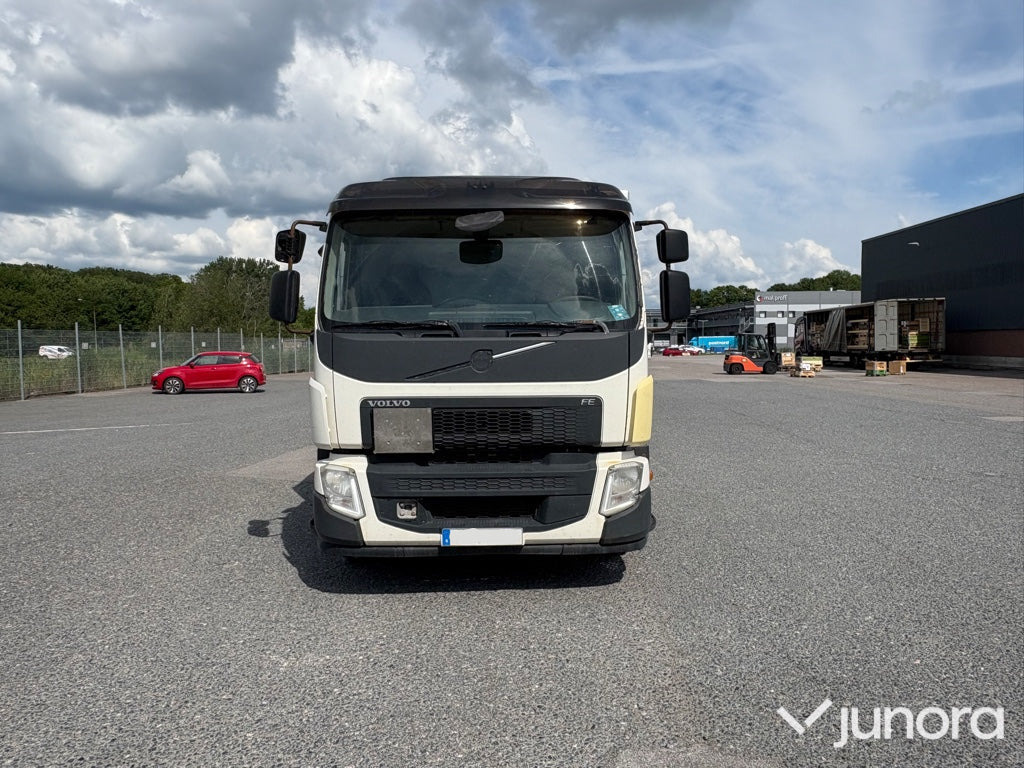 Volvo Fe 280 med höj o sänkbart skåp - Camión caja cerrada: foto 2 Volvo Fe 280 med höj o sänkbart skåp - Camión caja cerrada: foto 2