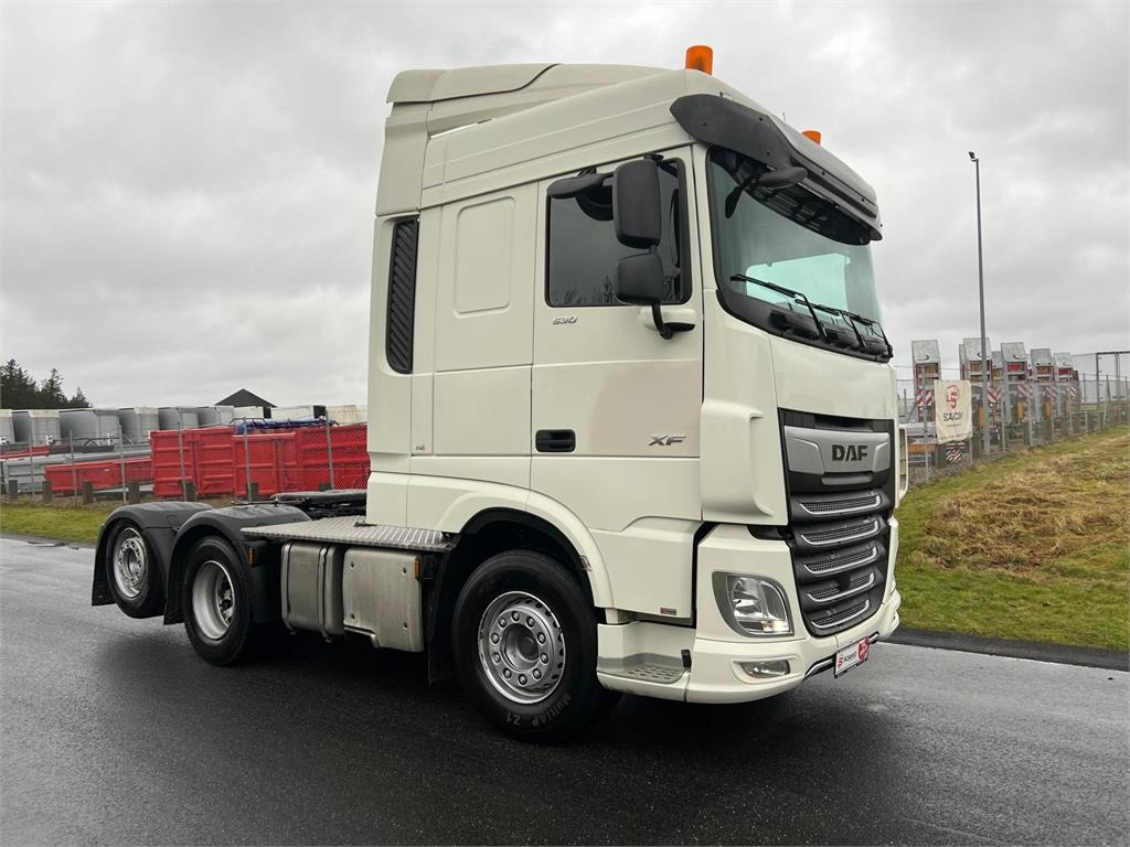 DAF XF 530 6x2 FTR - Cabeza tractora: foto 1 DAF XF 530 6x2 FTR - Cabeza tractora: foto 1