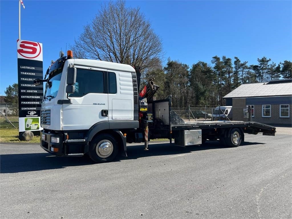 MAN TGL 12-240 4x2 BL - Fassi kran - Portavehículos camión: foto 1 MAN TGL 12-240 4x2 BL - Fassi kran - Portavehículos camión: foto 1