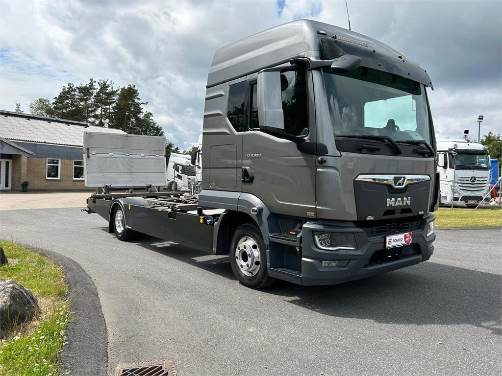 MAN TGL 8-220 4x2 BL incl. 2 stk veksellad - Portacontenedore/ Intercambiable camión: foto 2 MAN TGL 8-220 4x2 BL incl. 2 stk veksellad - Portacontenedore/ Intercambiable camión: foto 2