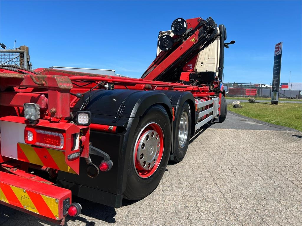 Mercedes-Benz Antos 2545 - HMF 1520K-RCkran - Portacontenedor de cadenas camión: foto 3 Mercedes-Benz Antos 2545 - HMF 1520K-RCkran - Portacontenedor de cadenas camión: foto 3