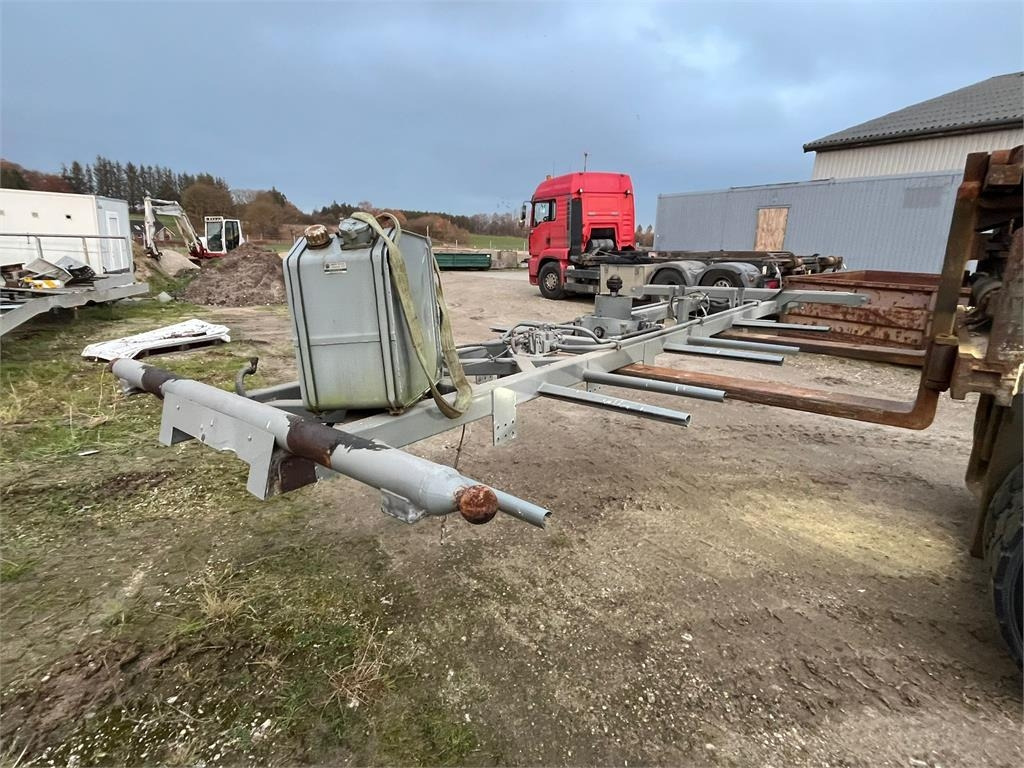 SVF tiplads ramme med cylinder fra Scania 8x2 - Volquete remolque: foto 1 SVF tiplads ramme med cylinder fra Scania 8x2 - Volquete remolque: foto 1