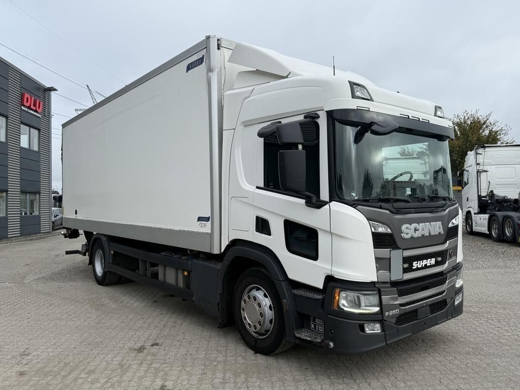 Scania P250 B 4X2 NB - Camión caja cerrada: foto 2 Scania P250 B 4X2 NB - Camión caja cerrada: foto 2