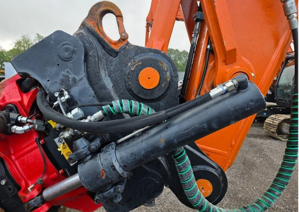 Hitachi ZX 225 US R LC-6 - Excavadora de cadenas: foto 5 Hitachi ZX 225 US R LC-6 - Excavadora de cadenas: foto 5