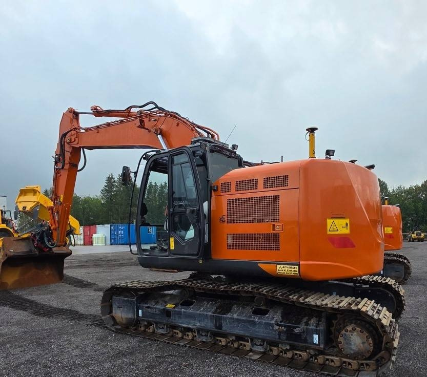 Hitachi ZX 225 US R LC-6 - Excavadora de cadenas: foto 1 Hitachi ZX 225 US R LC-6 - Excavadora de cadenas: foto 1