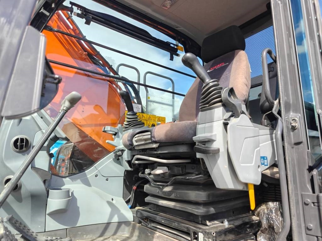 Leasing financiero de Hitachi ZX180LCN-7  leasing Hitachi ZX180LCN-7: foto 18