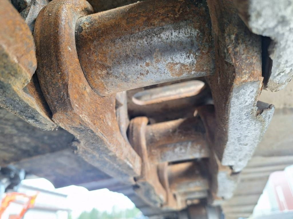 Excavadora de cadenas Hitachi ZX225USLC-5 PYÖRITTÄJÄLLÄ: foto 12