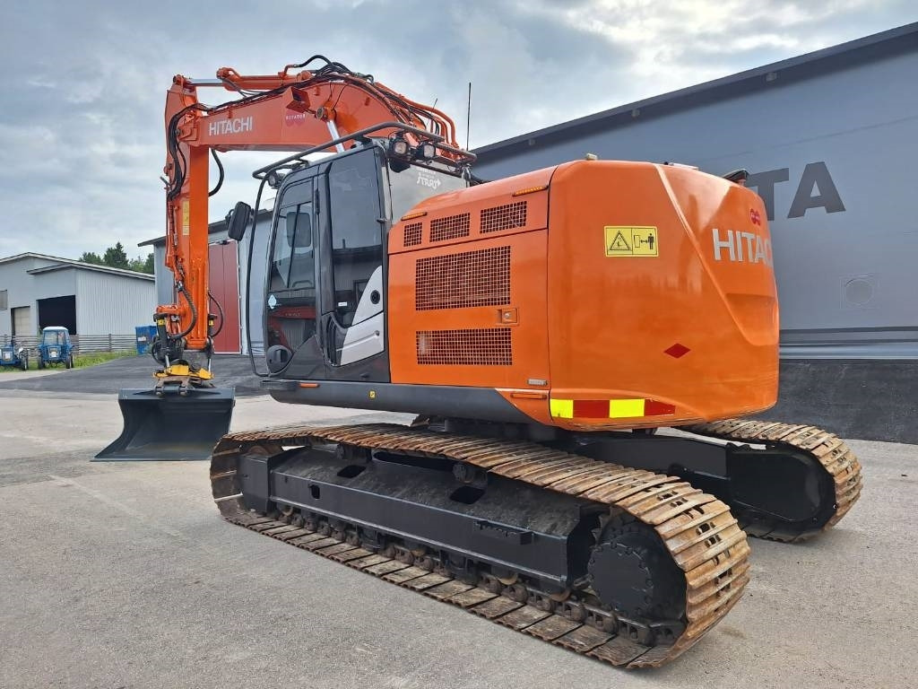 Hitachi ZX225USLC-5 PYÖRITTÄJÄLLÄ - Excavadora de cadenas: foto 2 Hitachi ZX225USLC-5 PYÖRITTÄJÄLLÄ - Excavadora de cadenas: foto 2