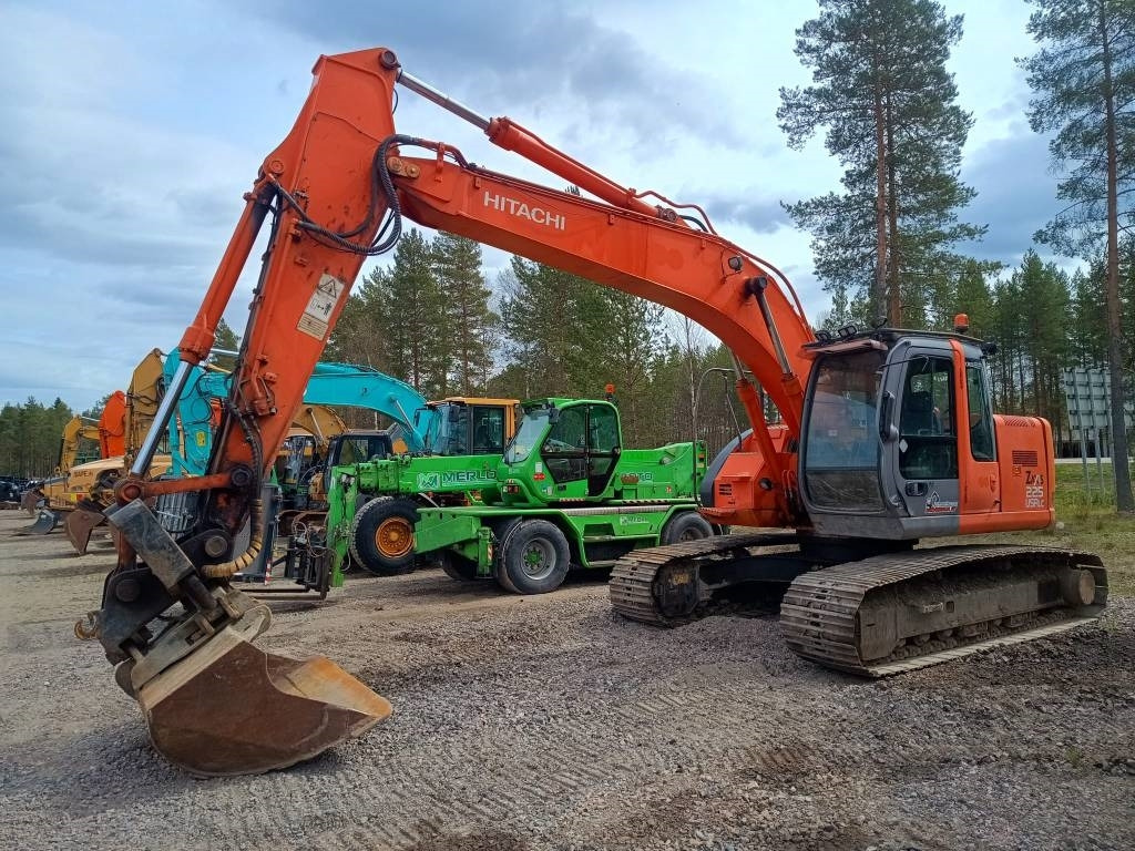 Hitachi ZX225USR KALLISTAJALLA  - Excavadora de cadenas: foto 1 Hitachi ZX225USR KALLISTAJALLA  - Excavadora de cadenas: foto 1