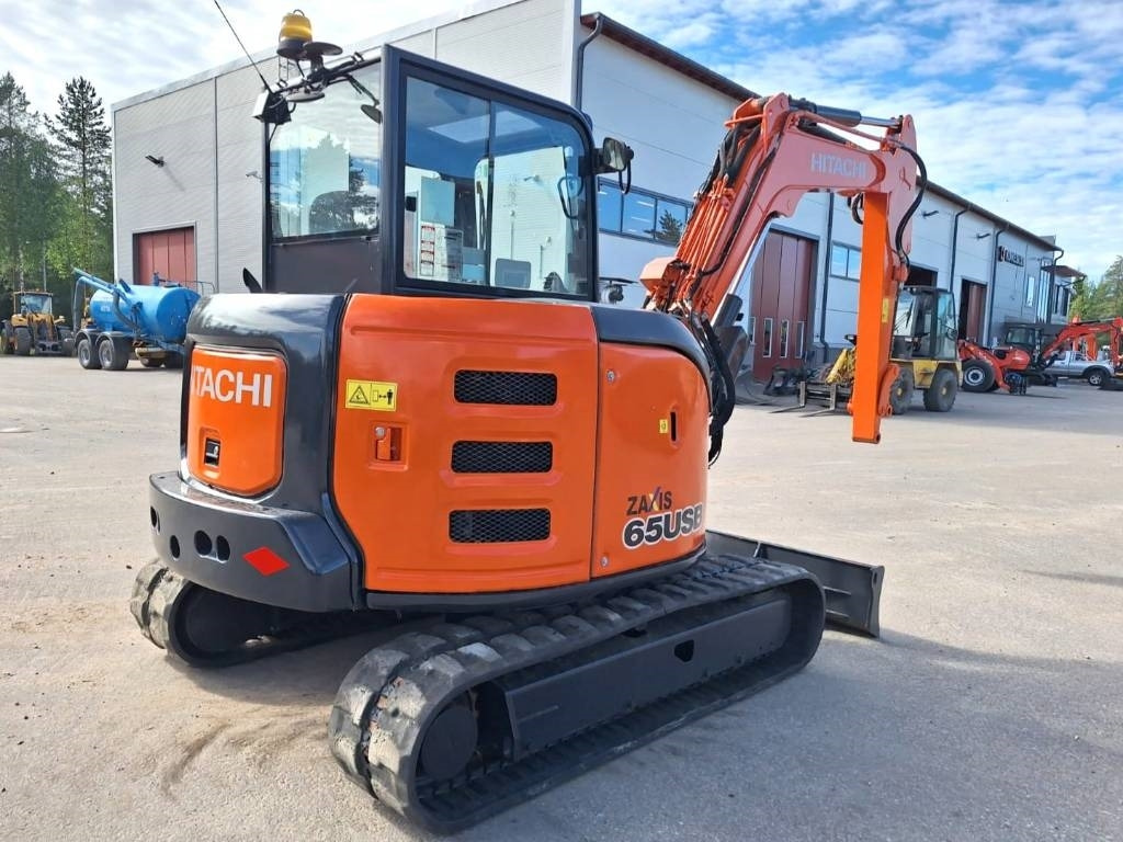 Hitachi ZX65USB-5 - Miniexcavadora: foto 4 Hitachi ZX65USB-5 - Miniexcavadora: foto 4