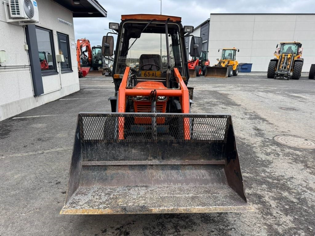 Tractor Kubota L245 DT ETUKUORMAAJALLA: foto 6