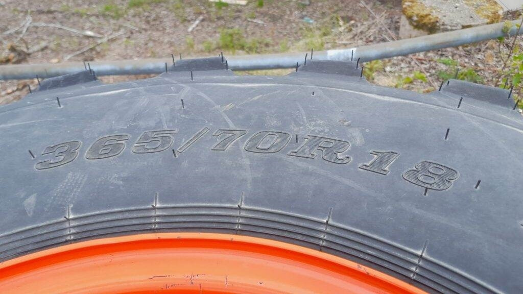 RENGASSARJA 365/70R18 VANTEINEEN - Maquinaria de construcción: foto 4 RENGASSARJA 365/70R18 VANTEINEEN - Maquinaria de construcción: foto 4