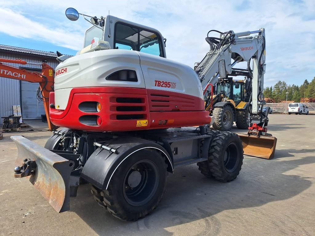 Takeuchi TB295W KÄRRY, PYÖRITTÄJÄ, 5-KAUHAA - Excavadora de ruedas: foto 4 Takeuchi TB295W KÄRRY, PYÖRITTÄJÄ, 5-KAUHAA - Excavadora de ruedas: foto 4