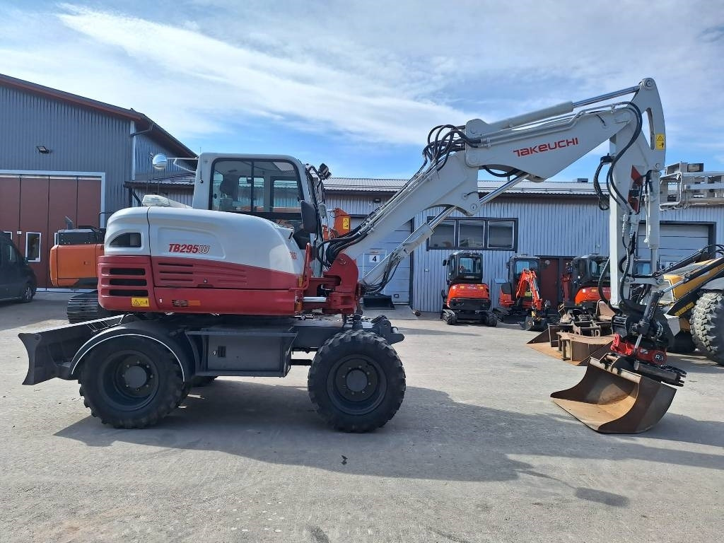 Takeuchi TB295W KÄRRY, PYÖRITTÄJÄ, 5-KAUHAA - Excavadora de ruedas: foto 5 Takeuchi TB295W KÄRRY, PYÖRITTÄJÄ, 5-KAUHAA - Excavadora de ruedas: foto 5