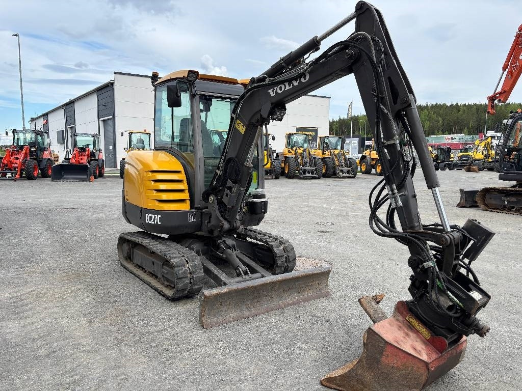 Miniexcavadora Volvo EC27C PYÖRITTÄJÄLLÄ: foto 6