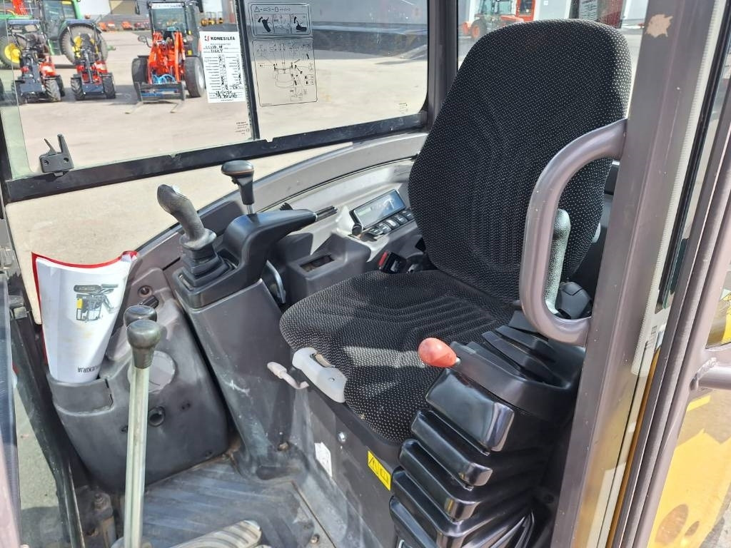 Miniexcavadora Volvo EC27D KALLISTAJA, 2-KAUHAA: foto 7