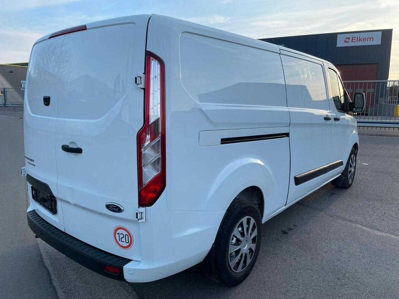 Ford Transit Custom 2.0TDCI. L2. Klima. Navi. Kamera. - Furgoneta pequeña: foto 4 Ford Transit Custom 2.0TDCI. L2. Klima. Navi. Kamera. - Furgoneta pequeña: foto 4