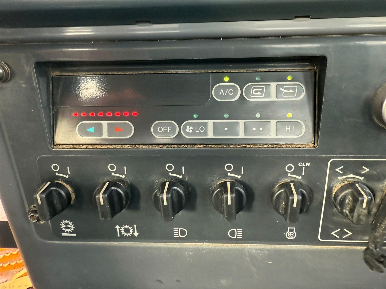 Bulldozer Komatsu D65PX-15. Fahrwerk 80%. Blatt 4.00m. ZSA. Klima.: foto 19 Bulldozer Komatsu D65PX-15. Fahrwerk 80%. Blatt 4.00m. ZSA. Klima.: foto 19